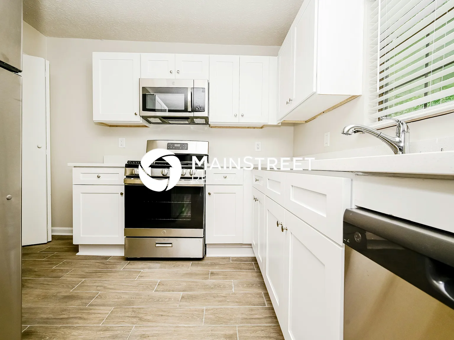 149 Adrian Dr — Photo 4