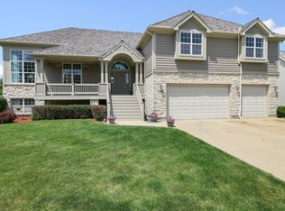 1186 Silo Hill Dr, Grayslake, IL 60030
