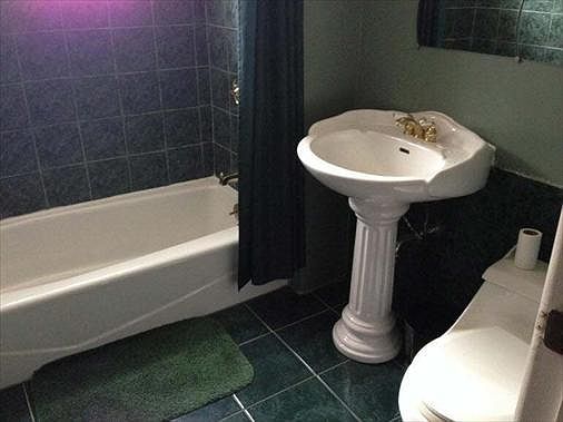 5th image of 928 E 159th Pl