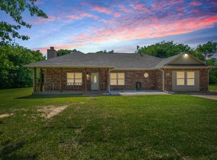 904 N Main St, Kemp, TX 75143