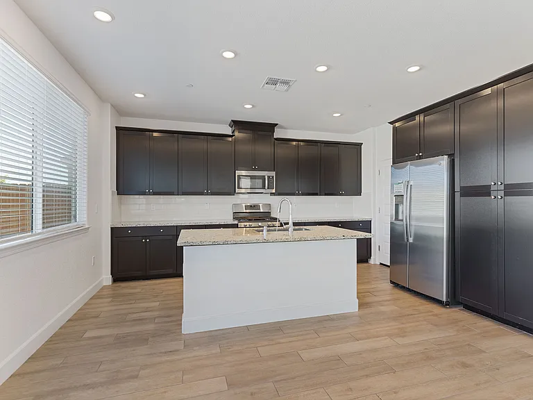 1072 Caraballo Dr — Photo 9