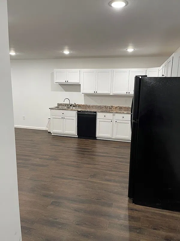 3 bed, 1.0 bath, 1280 sqft, $1,200 — Photo 2