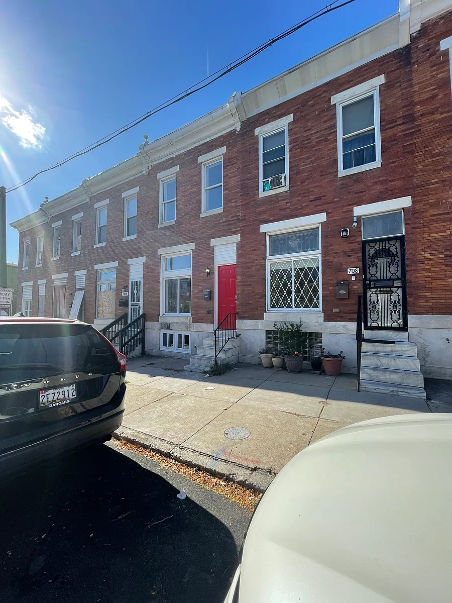 Building Photo - 706 N Lakewood Ave