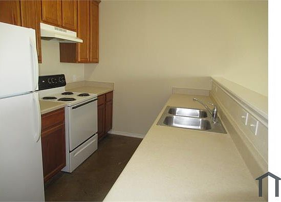 3rd image of 7900 Flower Trl APT 2