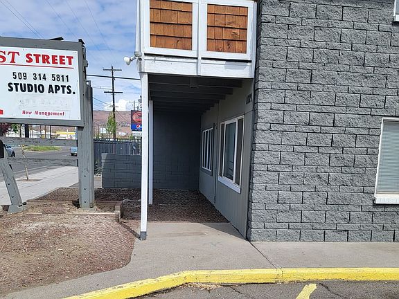2nd image of 1021 N 1st St #1