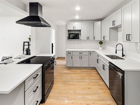 4th image of 4519 E E ST