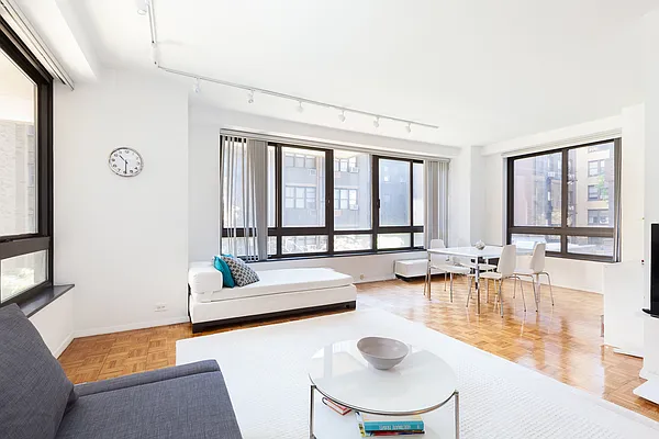 Rented by Luxus Manhattan Realty | media 11