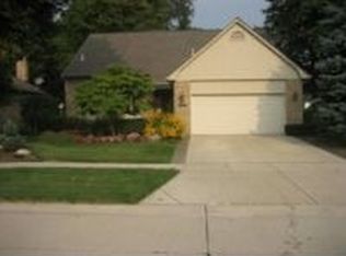 6238 Sivlerstone Dr, Troy, MI 48085
