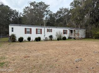 24 Club Bridge Rd, Saint Helena Island, SC 29920