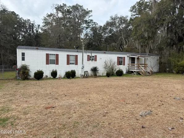 24 Club Bridge Rd, Saint Helena Island, SC 29920
