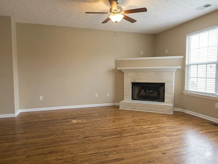 1902 Shawn Wayne Ct SE — Photo 3