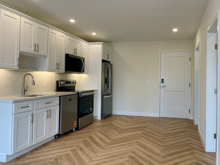 381 Wickenden Street — Photo 9
