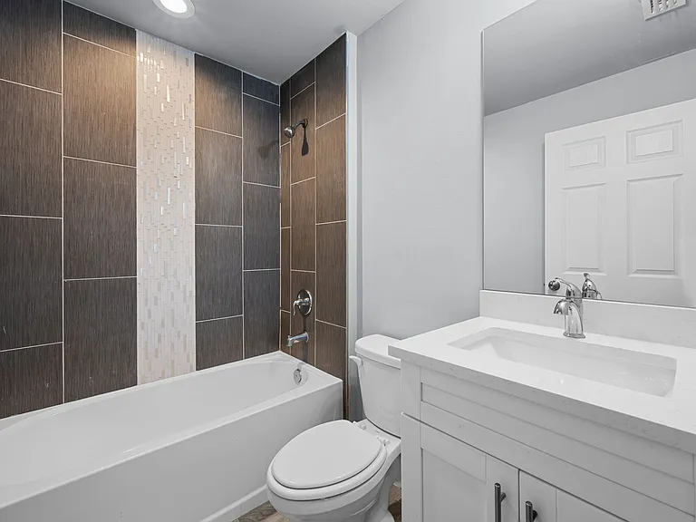 655 Chemstrand St E — Photo 18