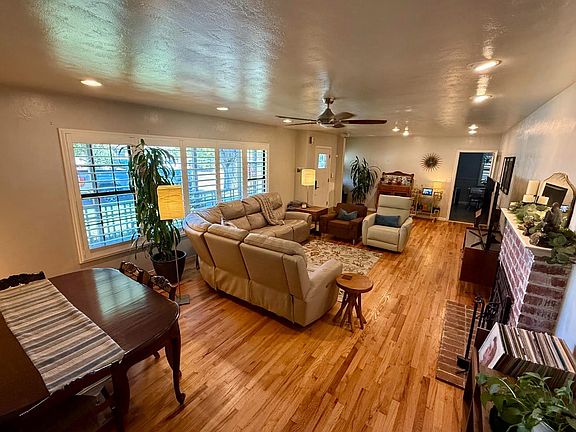 5th image of 835 Edward Dr