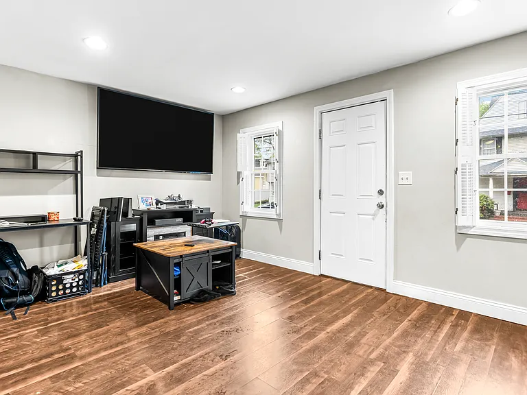 121 Franklin St #1 — Photo 7