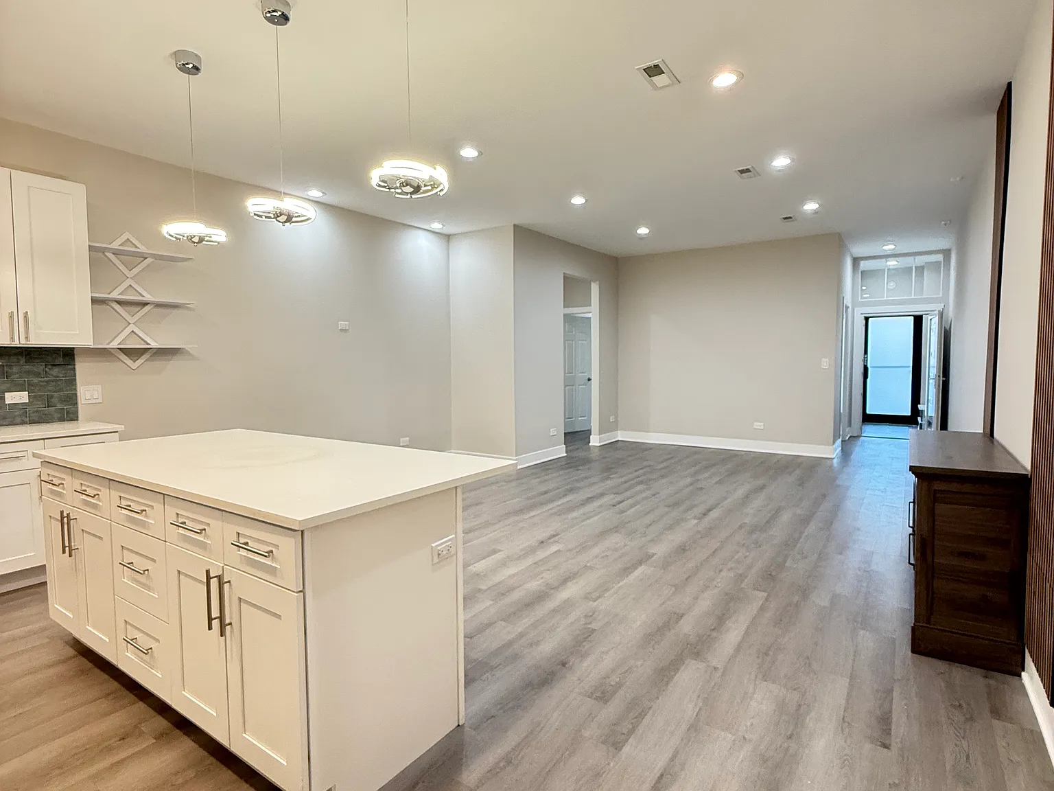 2 bed, $2,600 — Photo 4