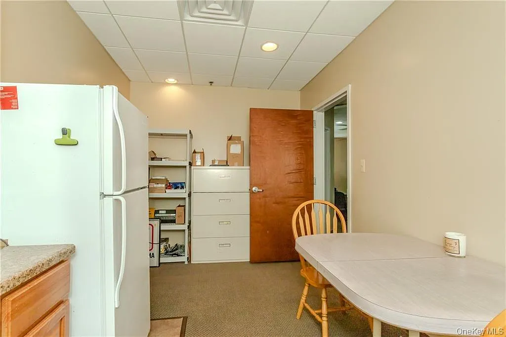Studio, 13600 sqft, $2,400 — Photo 4