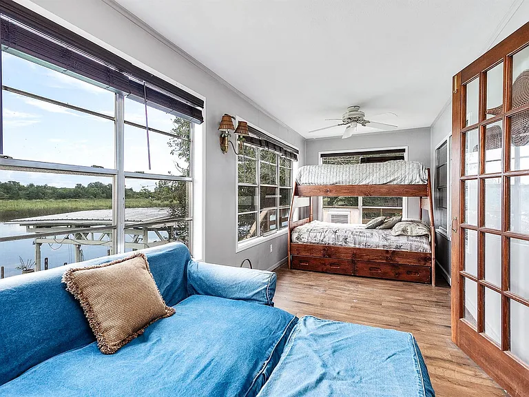 325 Palm Dr — Photo 22