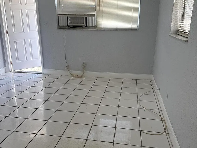 720 SW 7th St #4 — Photo 22