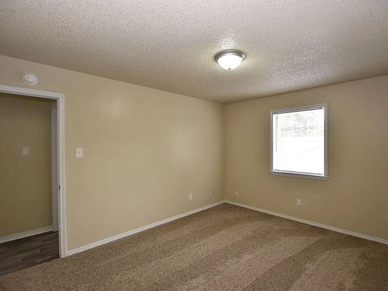 124 Carpenter Ct — Photo 7