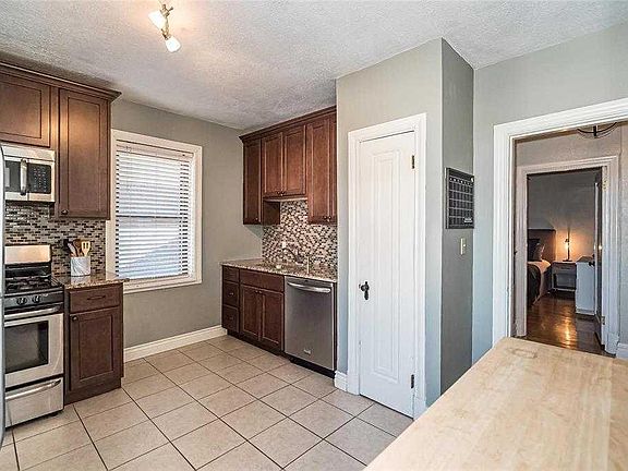3rd image of 5207 Tholozan Ave