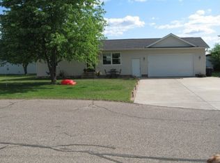 200 Suncrest Ct, Avon, MN 56310