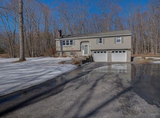 10 Oak Ridge Rd, Cumberland, ME 04021