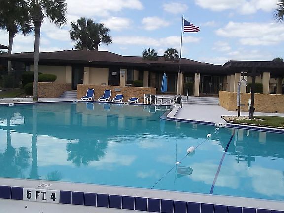 3rd image of 48 Clubhouse Dr