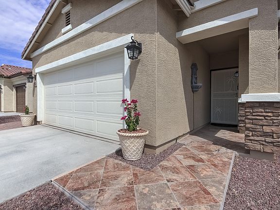 3rd image of 406 E Tropical Dr