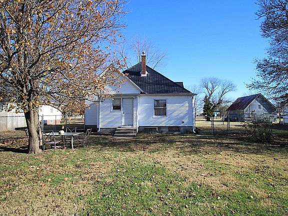 3rd image of 208 N Main St