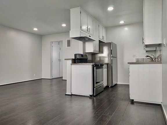 4th image of 5050 Romaine St #8