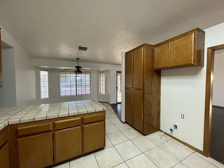 14625 Live Oak St — Photo 6