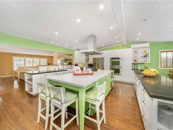 22820 Califa St, Woodland Hills, CA 91367