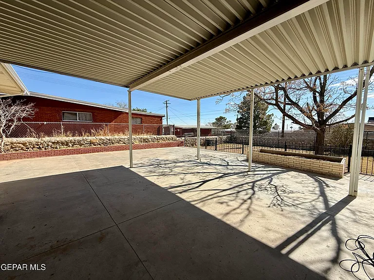 2900 Polk Ave — Photo 21