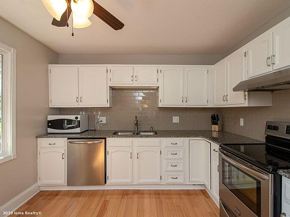 4th image of 305 13th Ave NW