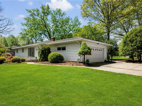3720 Brookside Dr, Barberton, OH 44203