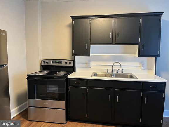 4th image of 526 W Franklin St