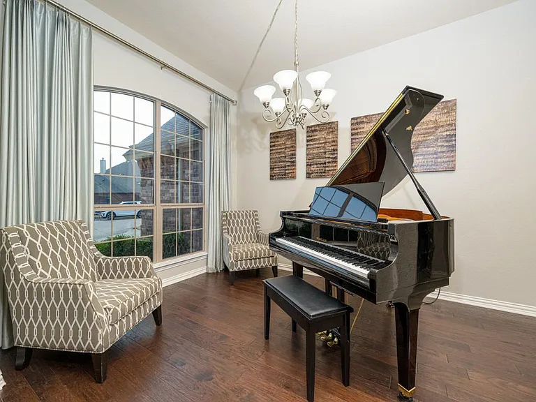 360 Falstaff Dr — Photo 8