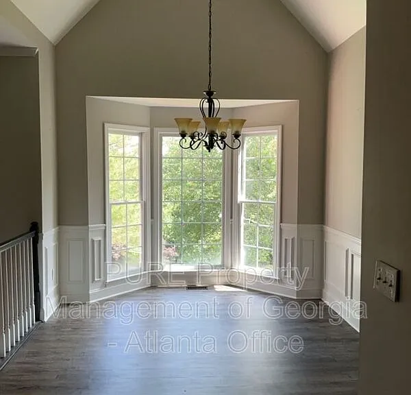 27 N Hampton Dr — Photo 3
