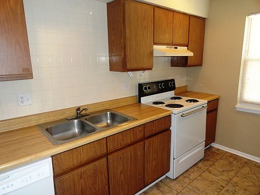5th image of 6107 NW Casper Dr APT D