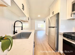 8557 Independence Ave #106, Canoga Park, CA 91304