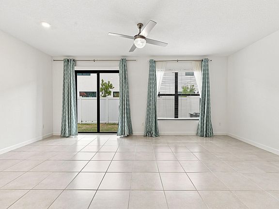 4th image of 2011 Tamarind Drive