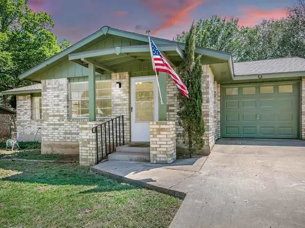 205 Seamoor Dr, Fredericksburg, TX 78624