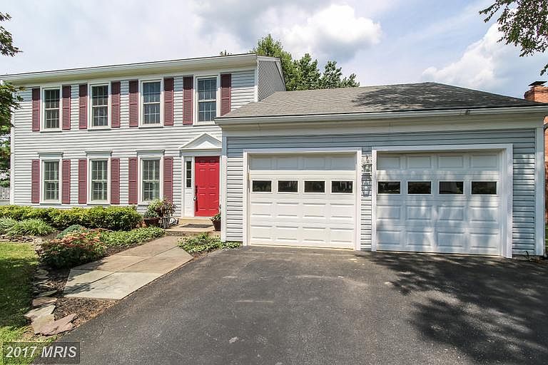 2nd image of 417 Bostwick Ln