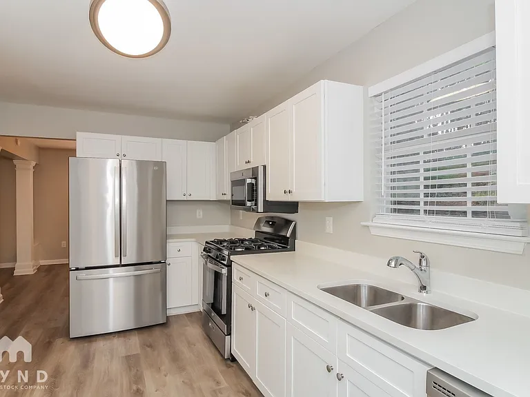 314 Summer Cv SW — Photo 2