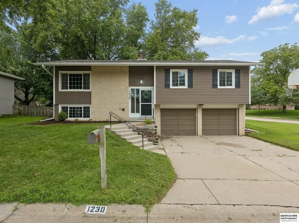 1230 N 146th Plz, Omaha, NE 68154