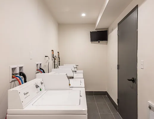 Rented by Nooklyn NYC LLC | media 82