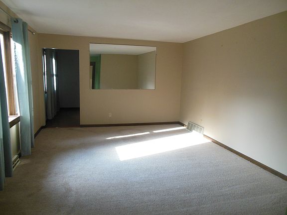 3rd image of 135 Lindberg Ave