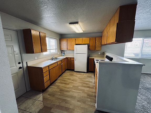 4th image of 49 E Main St APT 10