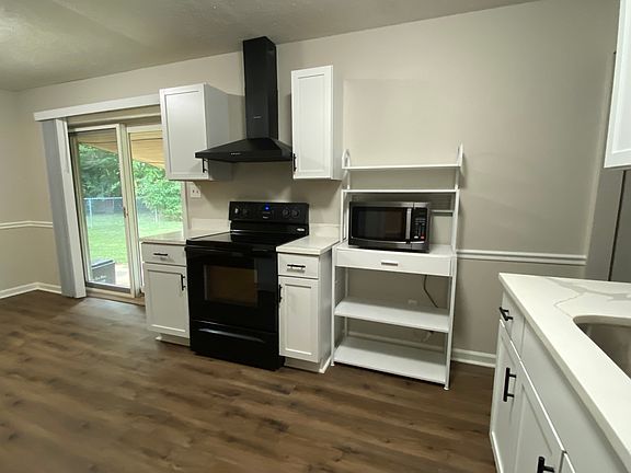 4th image of 328 Greenfield Cir